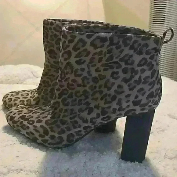 Charles by Charles David Womens Bally slip on Booties sz 7 - Picture 8 of 8